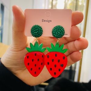 Strawberry Earrings 🍓